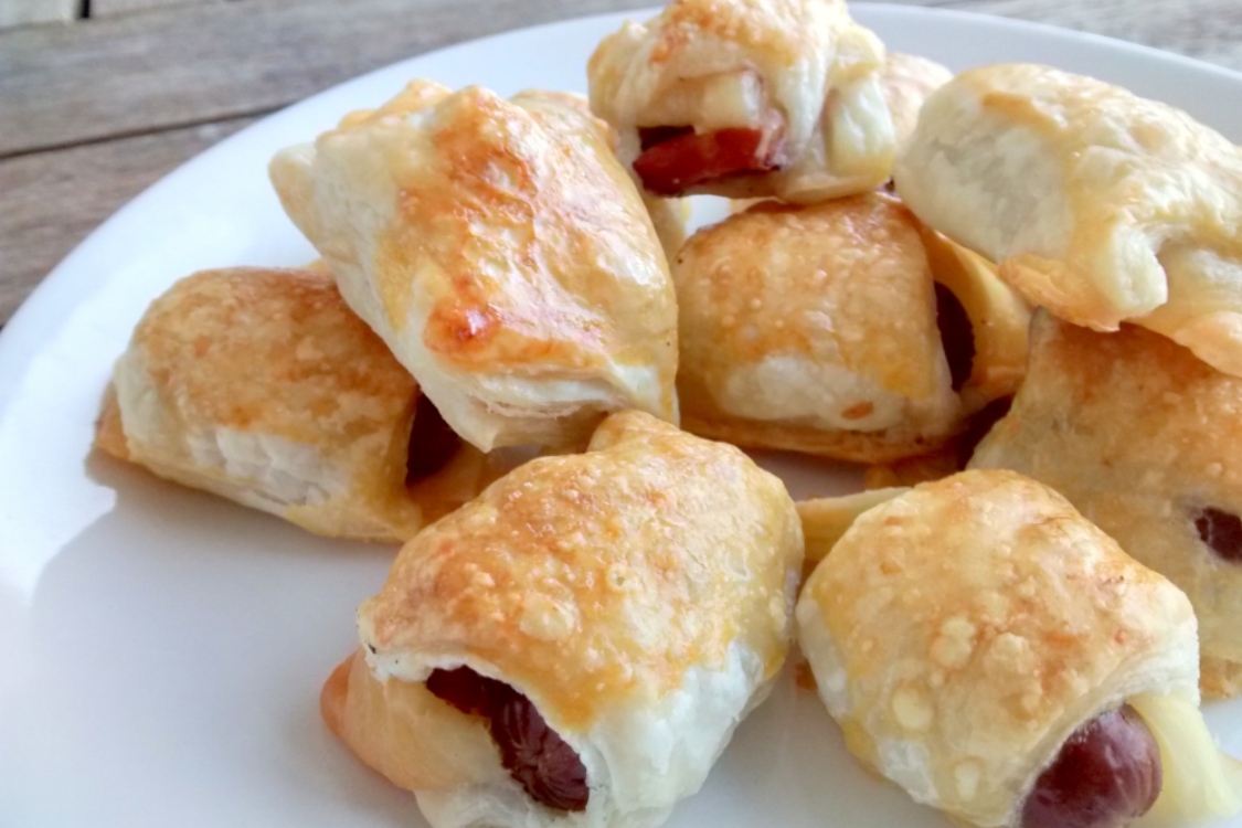 Mini folhados de salsicha
